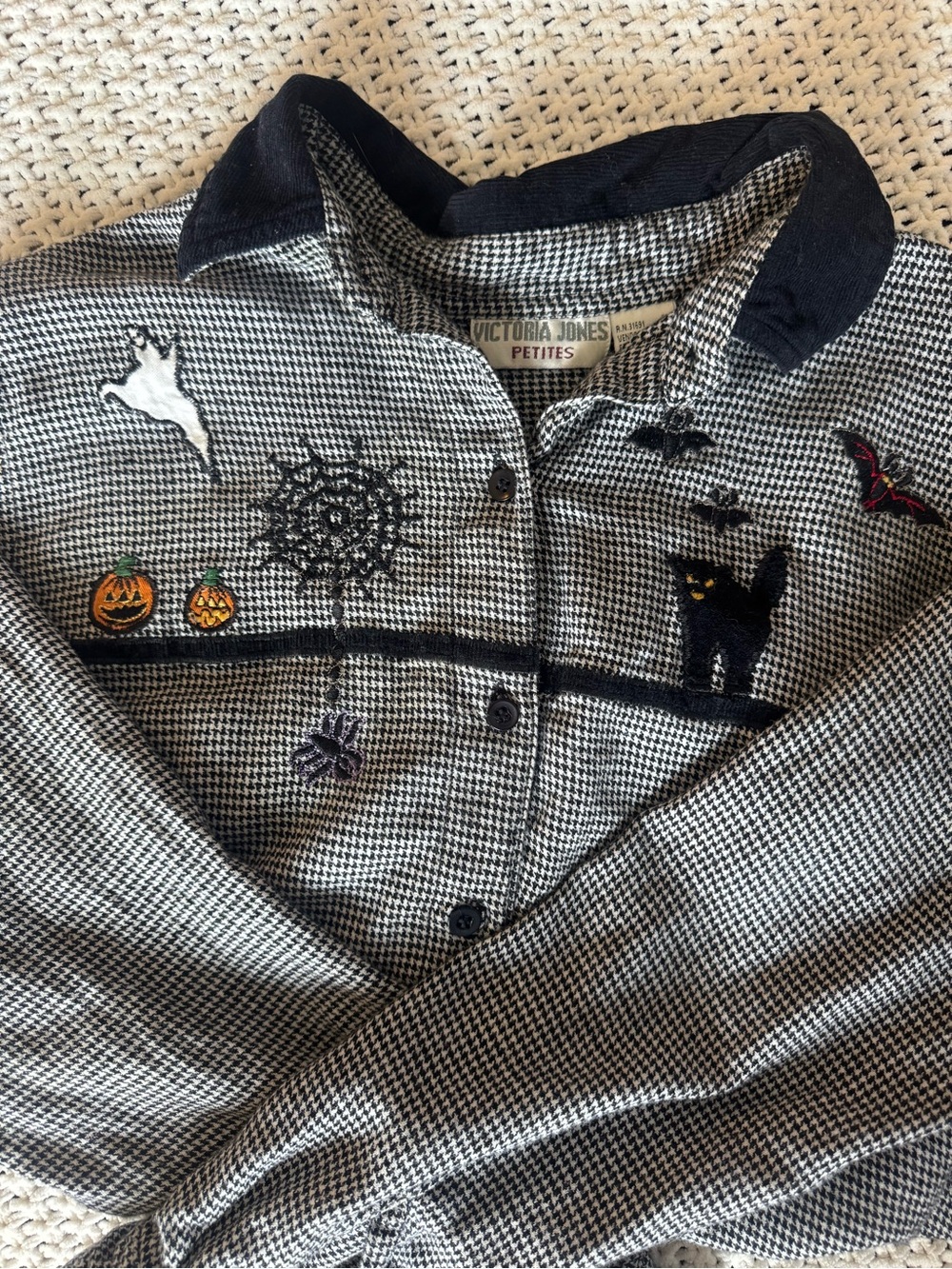 Victoria Jones Petite Halloween Embroidered Ghost Black Cat Pumpkin Button Shirt